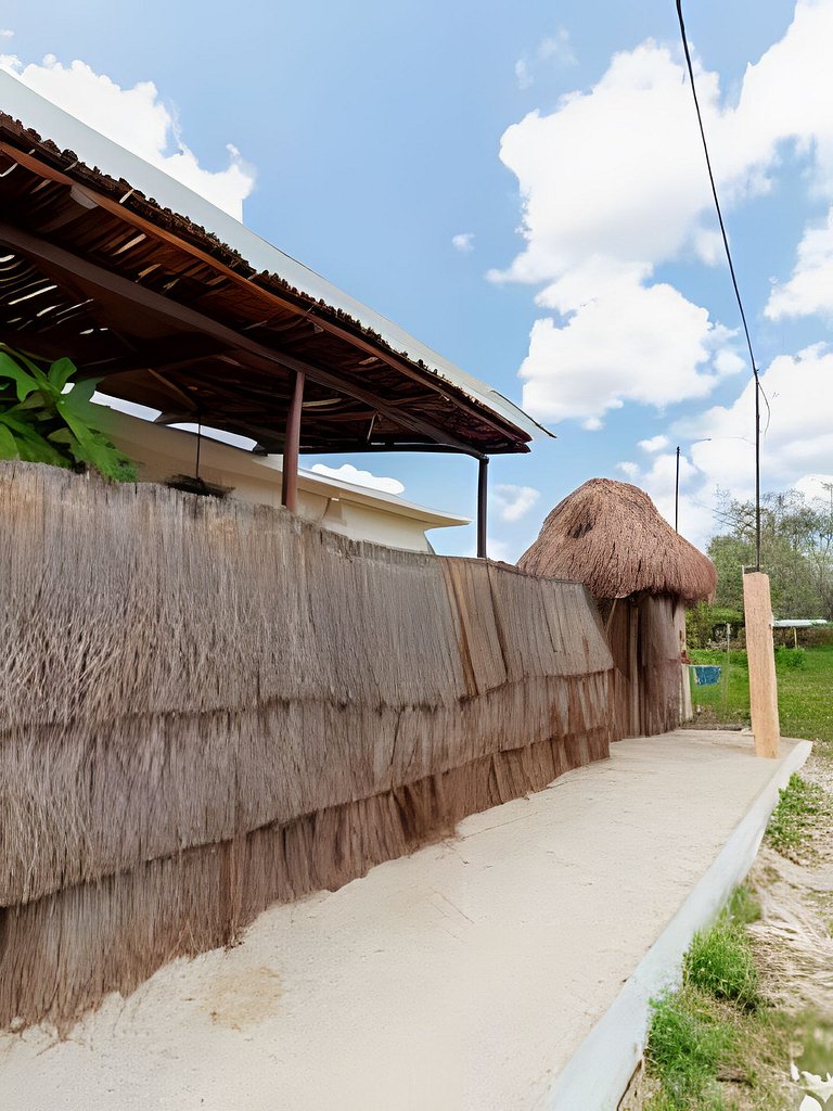 Casita de Diseño con, tina de baño, A/A y TV